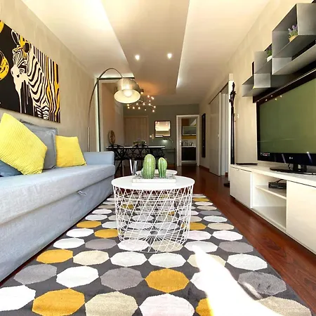 Apartment Metro Court