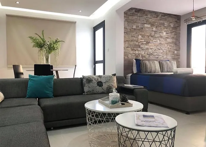 Metro Court Лимасол