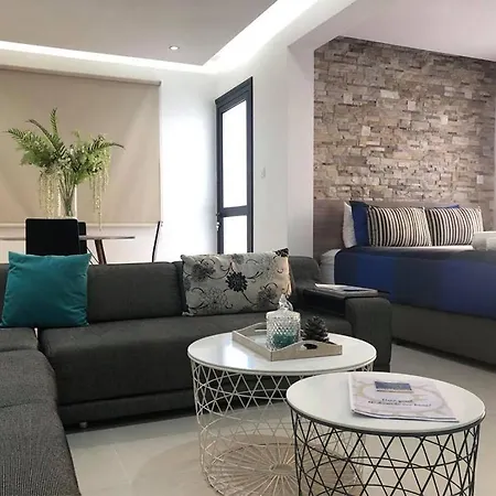 Metro Court לימסול